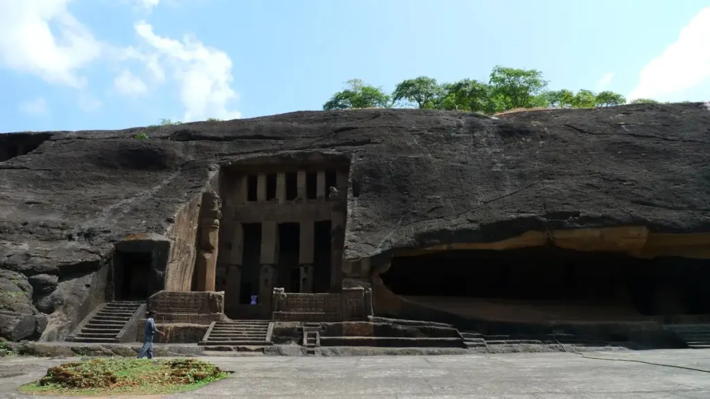 Overview of Kanheri Caves